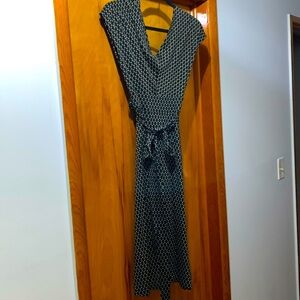 Banana Republic silk/cotton V-neck and v-back, knee length dress with tie; XS